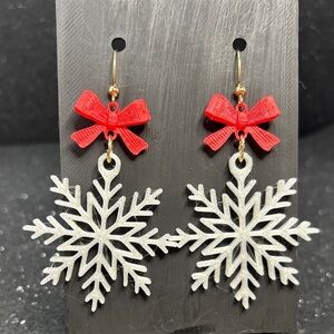 ❄️❤️ White Snowflake Christmas Earrings with Red Bow | Gold Tone Accents ✨